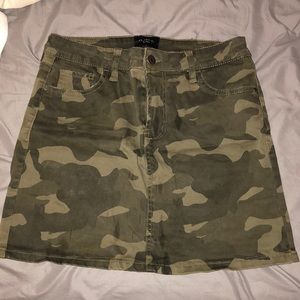Camo mini skirt